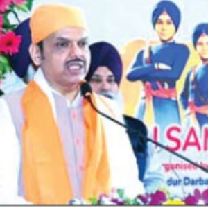 मानवतेच्या मार्गावर चालण्यासाठी संकल्प करूया : मुख्यमंत्री फडणवीस